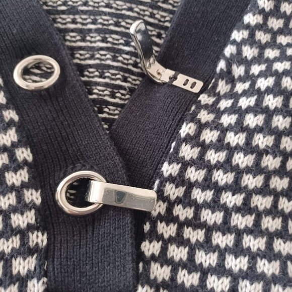 Madison Grey Women’s M Black White Knit Cotton Sweater Toggle V-Neck Long Sleeve - Picture 4 of 7